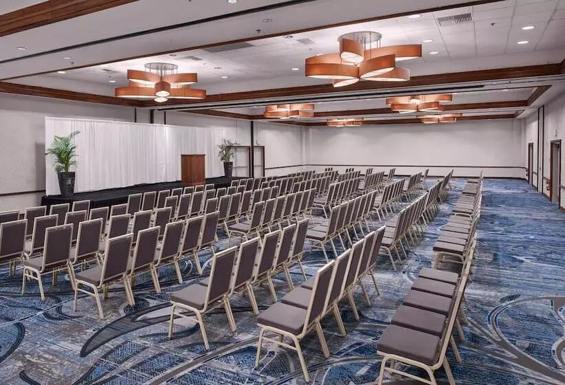 Отель Courtyard By Marriott King Kamehameha S Kona Beach