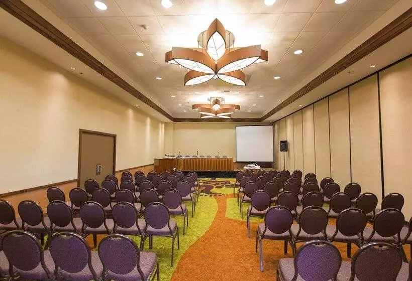 Отель Courtyard By Marriott King Kamehameha S Kona Beach