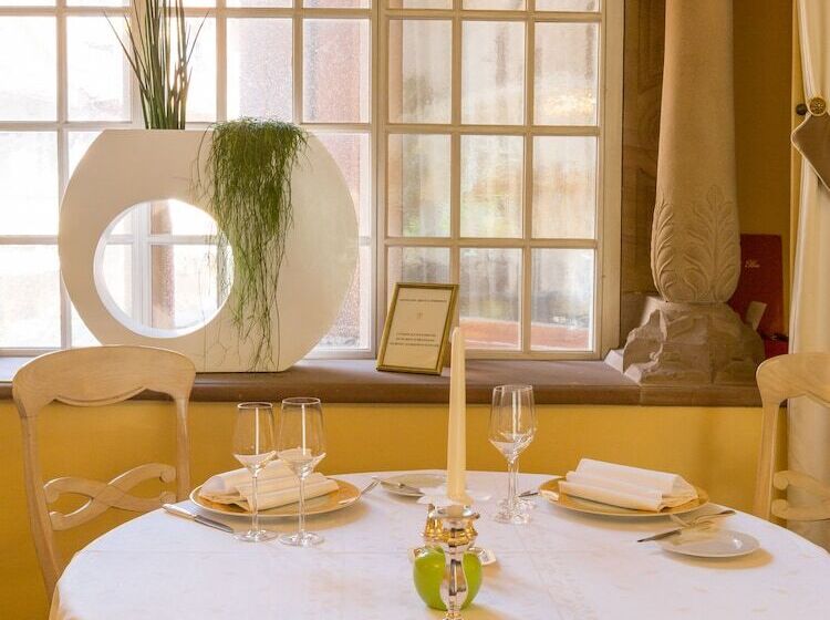 هتل Hostellerie De La Pommeraie By Popinns