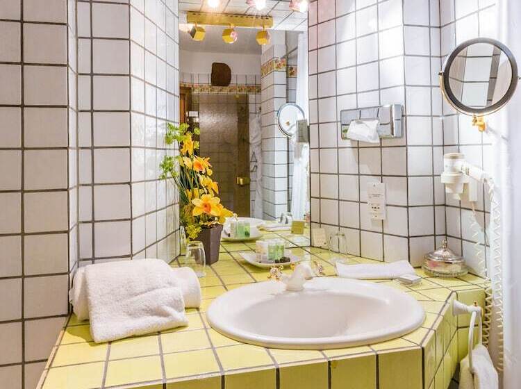 هتل Hostellerie De La Pommeraie By Popinns