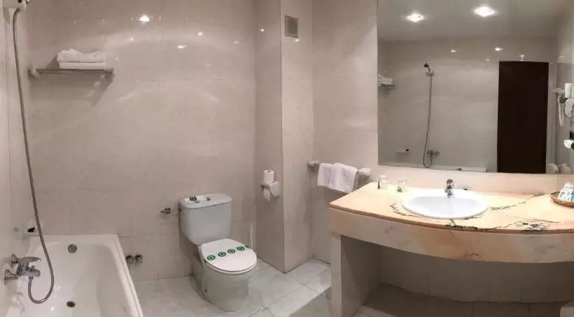 هتل Roc Del Castell