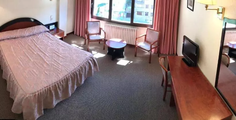 هتل Roc Del Castell