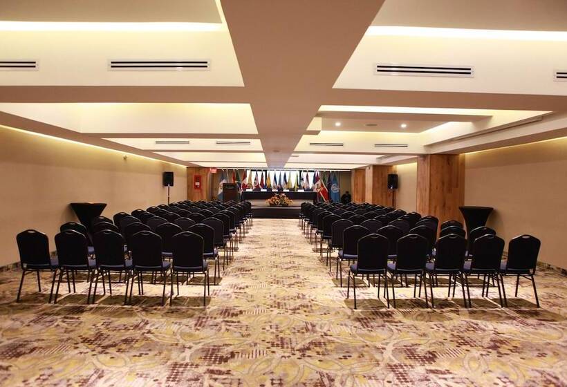 هتل Wyndham Garden Guatemala City