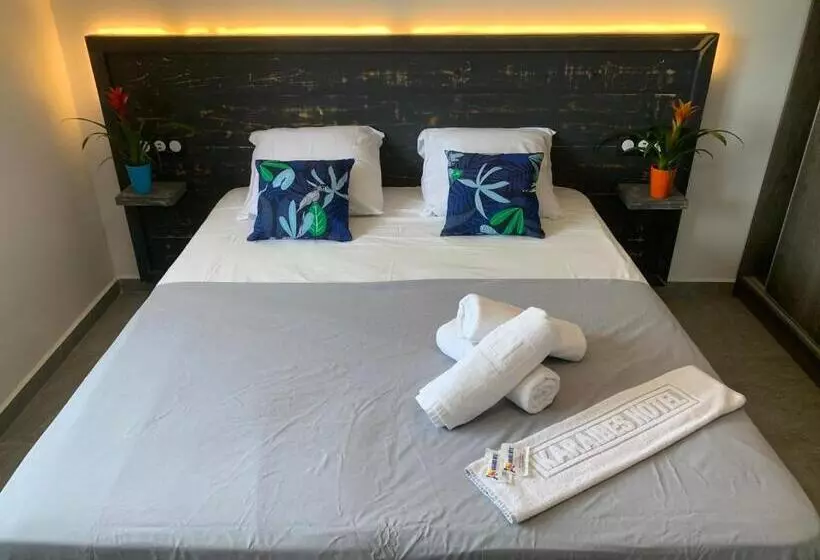 استراحتگاه Karaibes Residence