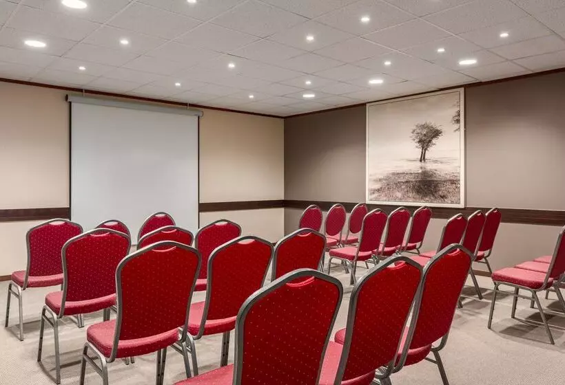 בית מלון כפרי NH Brussels Carrefour De L’europe