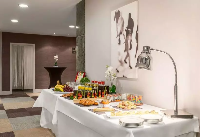 בית מלון כפרי NH Brussels Carrefour De L’europe