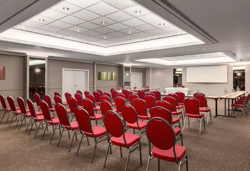 בית מלון כפרי NH Brussels Carrefour De L’europe