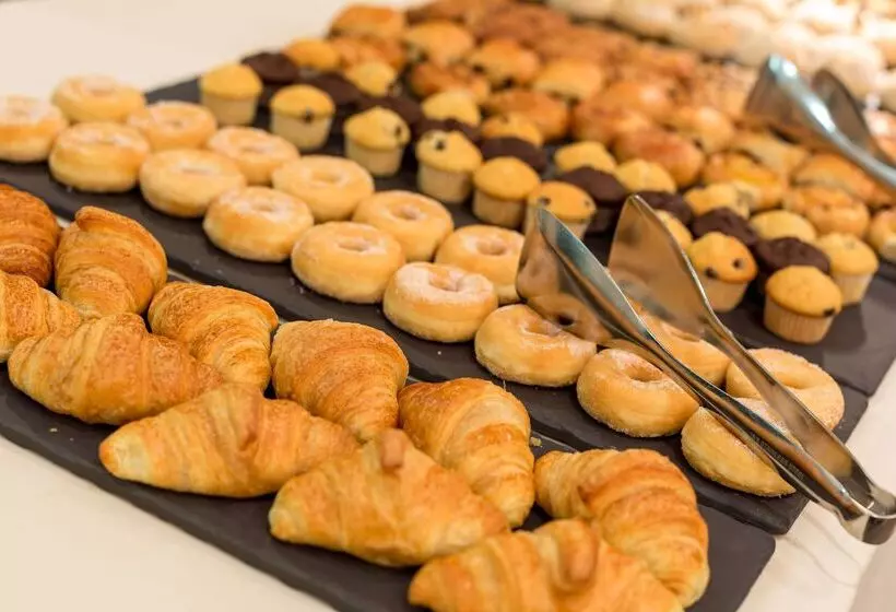 בית מלון כפרי NH Brussels Carrefour De L’europe