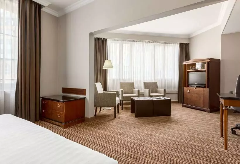 בית מלון כפרי NH Brussels Carrefour De L’europe