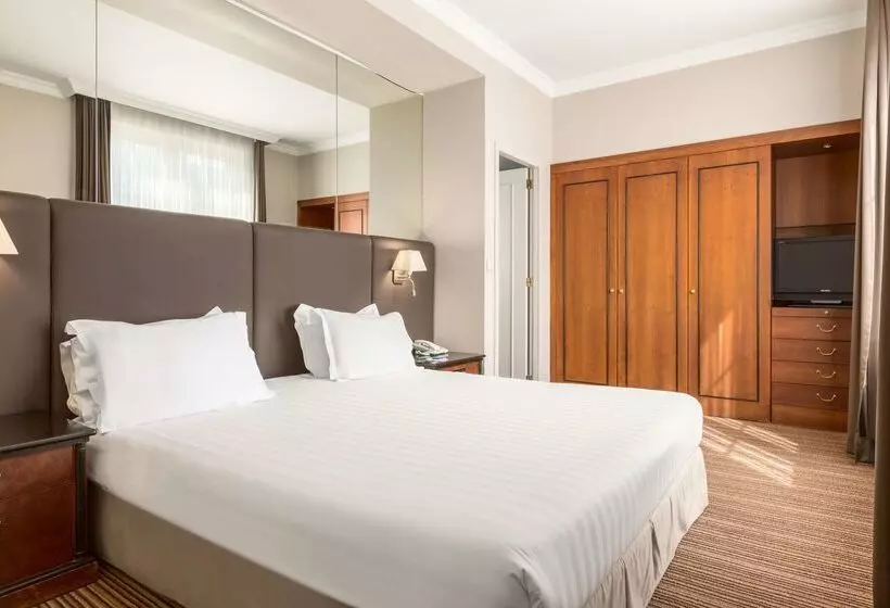 בית מלון כפרי NH Brussels Carrefour De L’europe