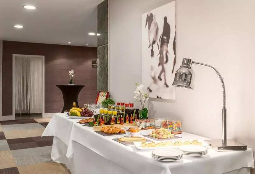 בית מלון כפרי NH Brussels Carrefour De L’europe