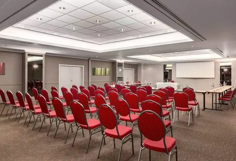 בית מלון כפרי NH Brussels Carrefour De L’europe