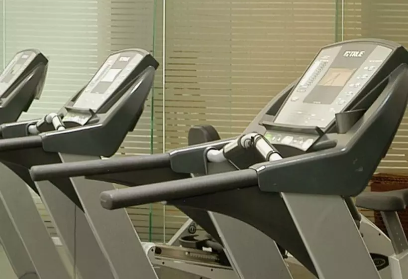 בית מלון כפרי NH Brussels Carrefour De L’europe