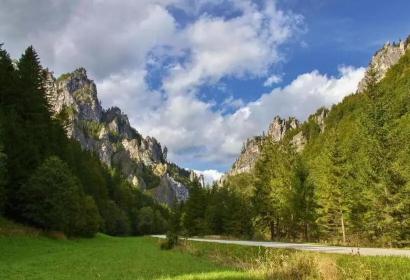 Szálloda Pod Sokolím