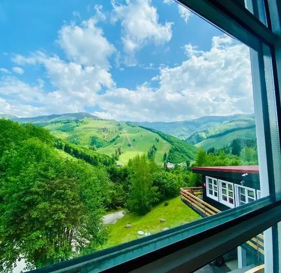 Szálloda Pod Sokolím