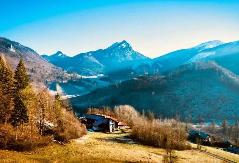 Szálloda Pod Sokolím