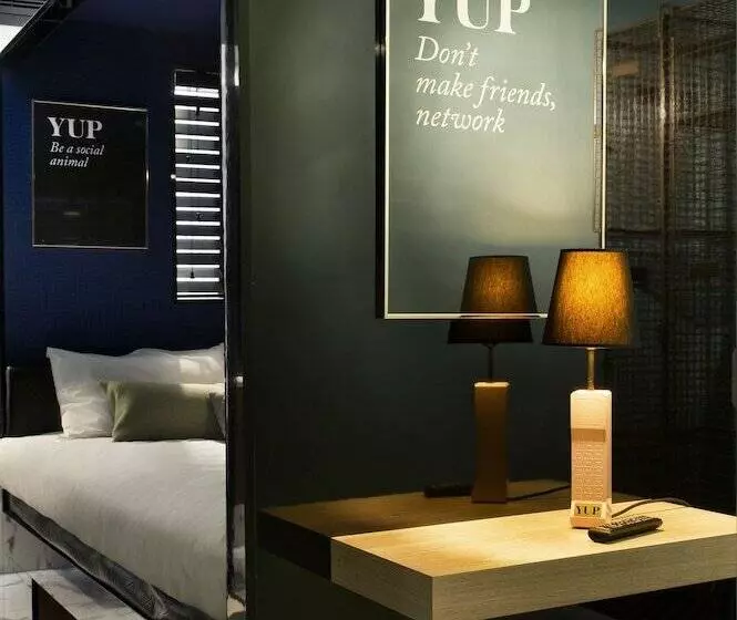 فندق Yup
