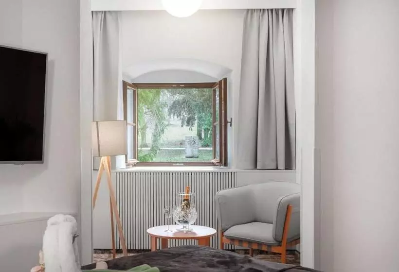 Отель Zámek Třešť