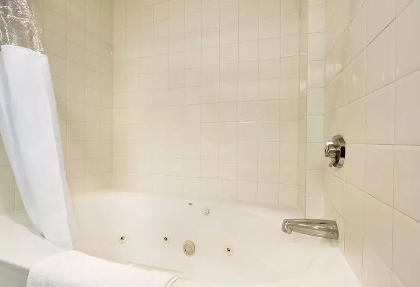 Szálloda Days Inn By Wyndham Toronto East Beaches