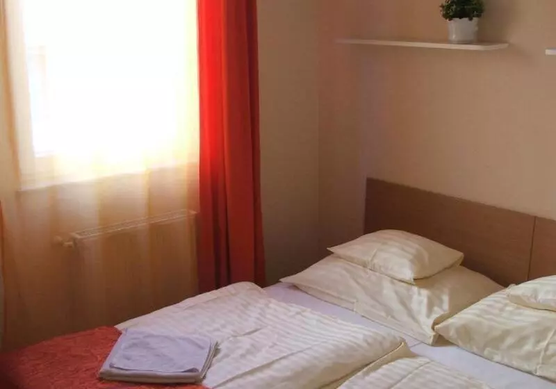 בית מלון כפרי Rose City