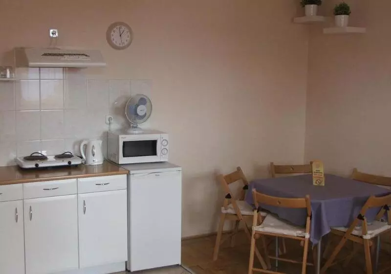 בית מלון כפרי Rose City