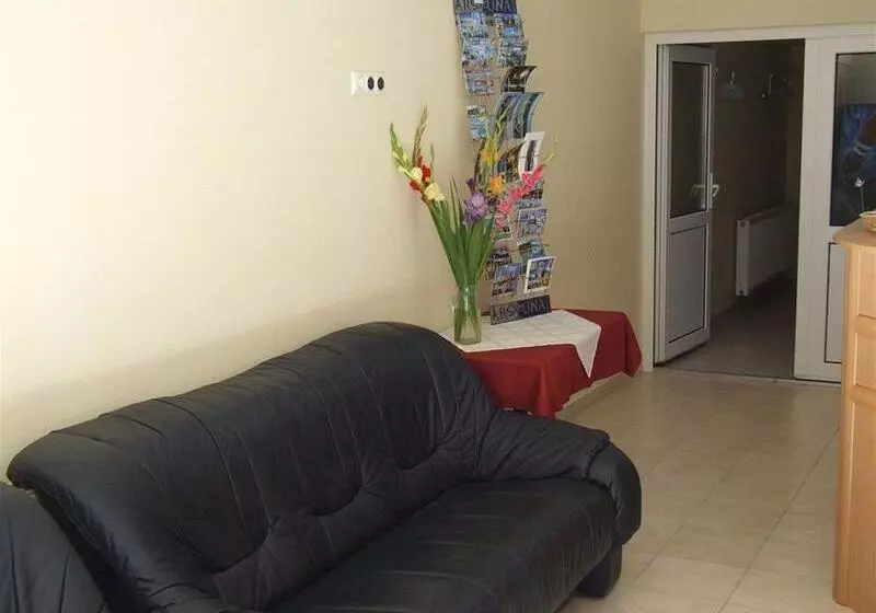 בית מלון כפרי Rose City