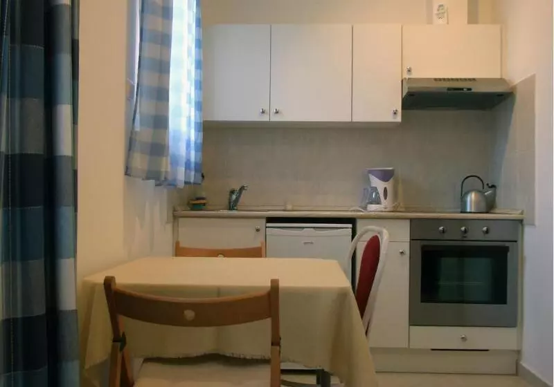 בית מלון כפרי Rose City