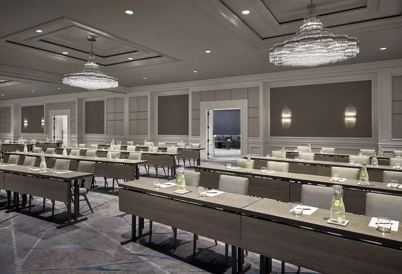 בית מלון כפרי The Ritzcarlton, Cleveland