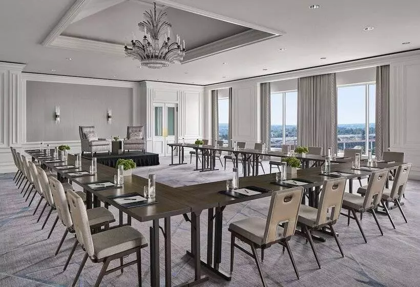 בית מלון כפרי The Ritzcarlton, Cleveland