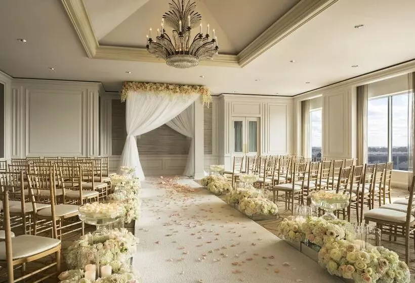 בית מלון כפרי The Ritzcarlton, Cleveland