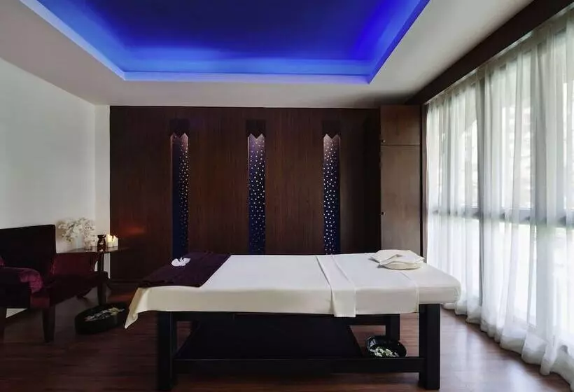 Novotel Phuket Vintage Park Resort