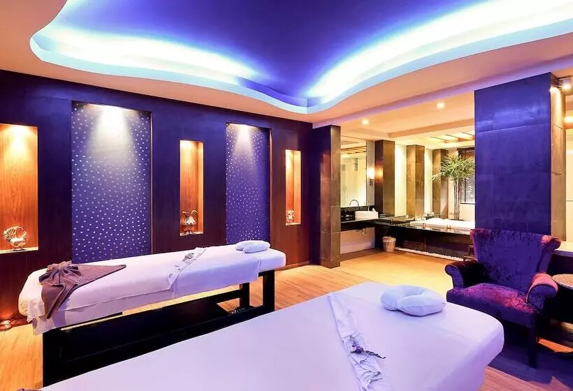 Novotel Phuket Vintage Park Resort