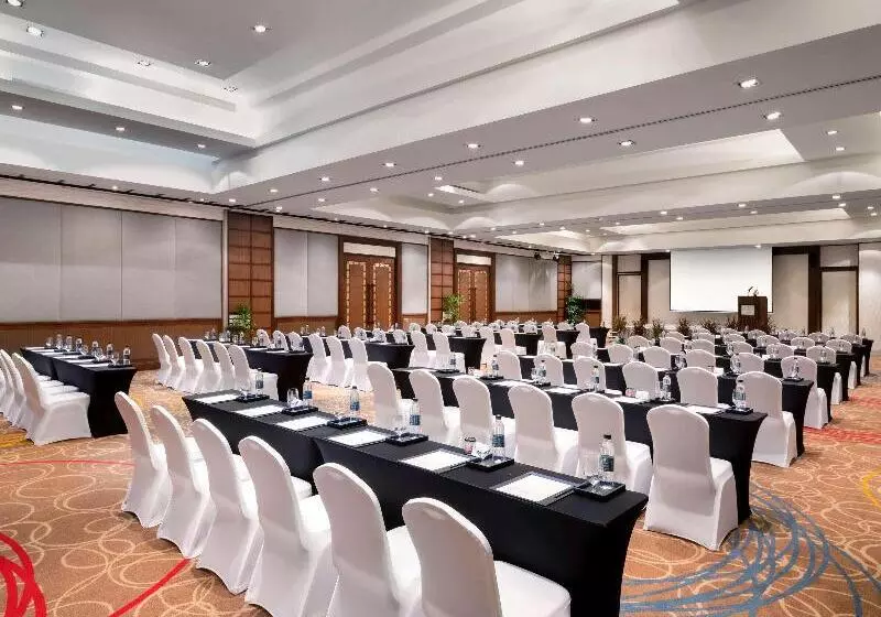 Novotel Phuket Vintage Park Resort