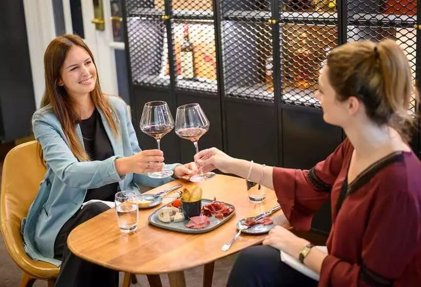 هتل Hilton Brussels Grand Place