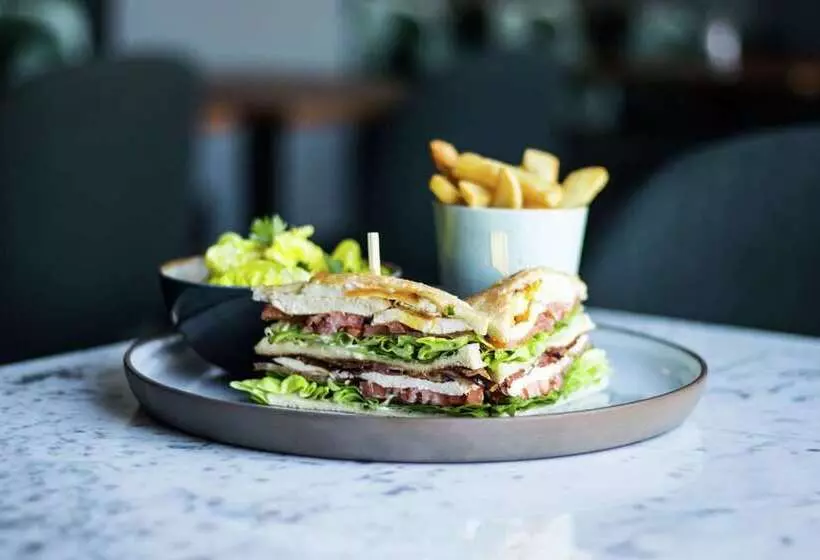 هتل Hilton Brussels Grand Place