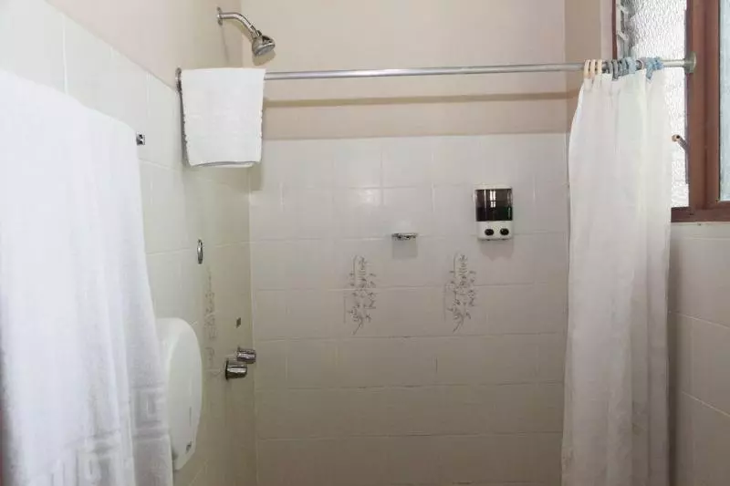 ホテル Nahomi Divisamar By Lhr