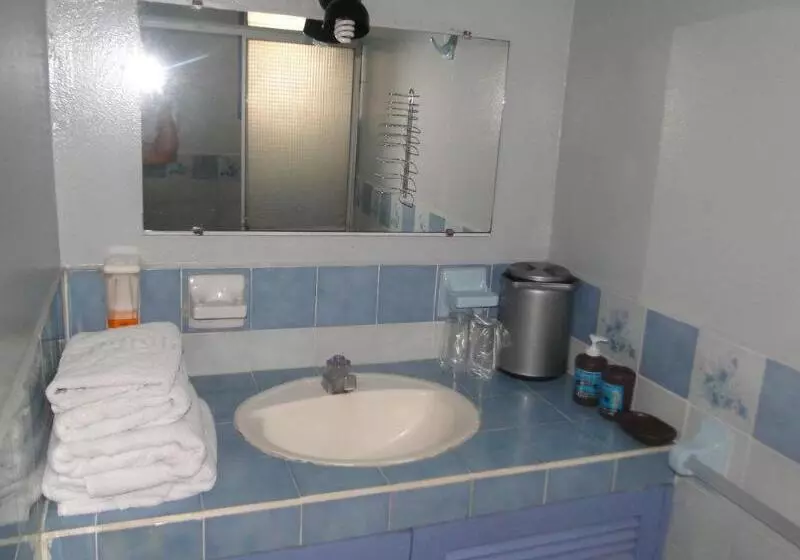 ホテル Nahomi Divisamar By Lhr