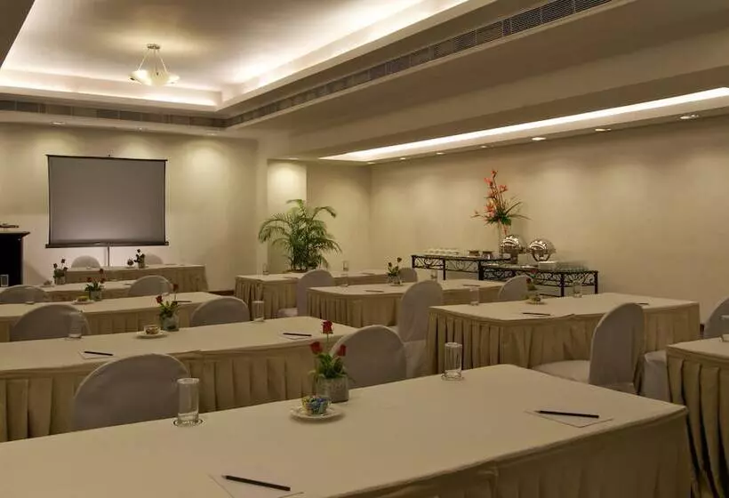 Отель Taj Mahal, Lucknow