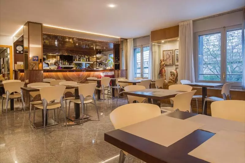 ホテル YOMO Imperial