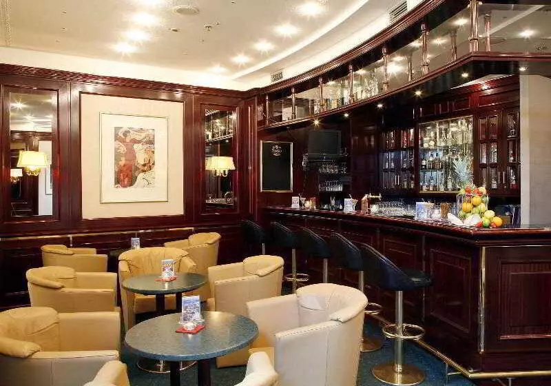 Отель Amadeus Frankfurt