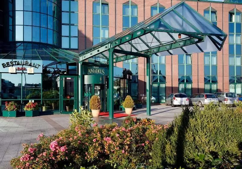 Отель Amadeus Frankfurt