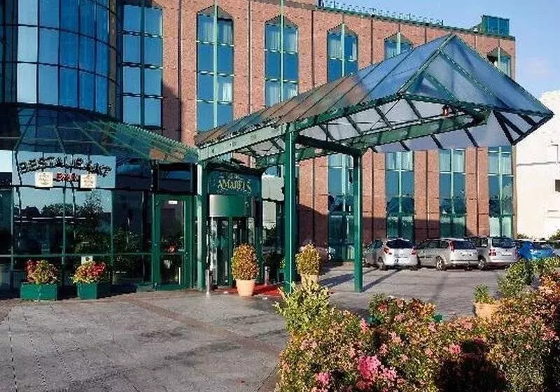 Отель Amadeus Frankfurt