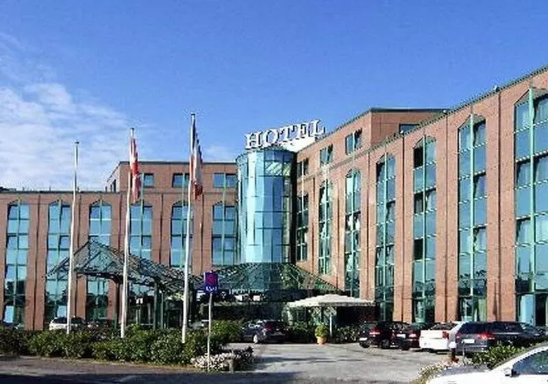 Отель Amadeus Frankfurt