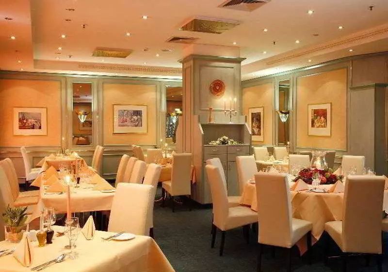 Отель Amadeus Frankfurt