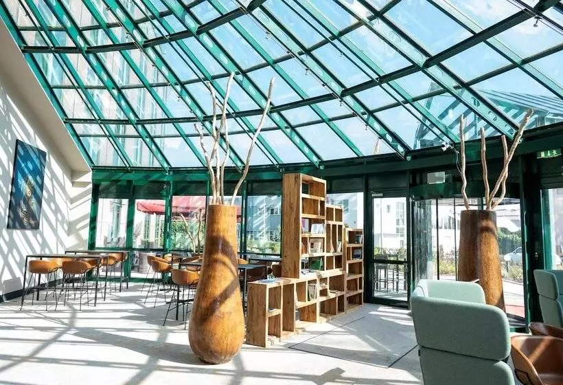 Отель Amadeus Frankfurt