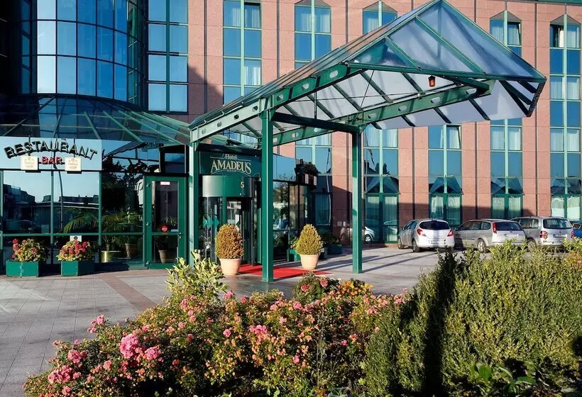 Отель Amadeus Frankfurt
