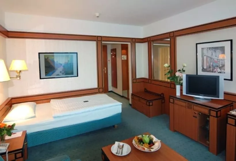 Отель Amadeus Frankfurt