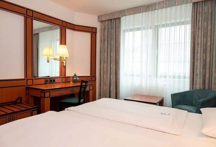 Отель Amadeus Frankfurt