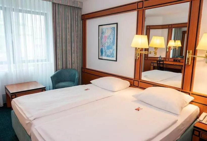 Отель Amadeus Frankfurt