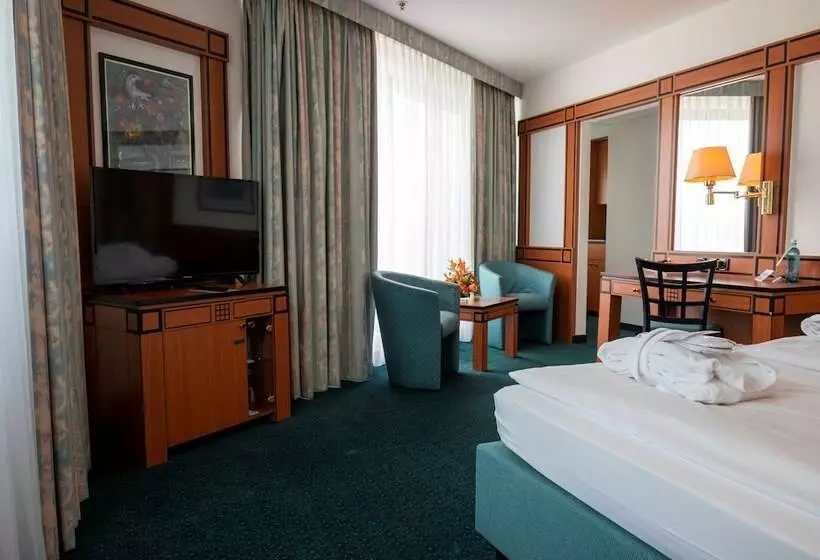 Отель Amadeus Frankfurt